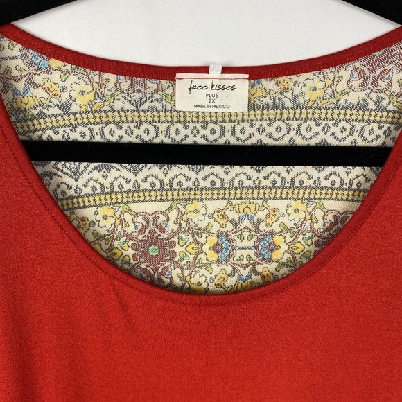 Free Kisses Top Size 2X Orange w/Printed Back Short Sleeves - Picture 2 of 3